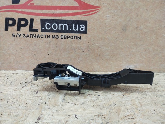 806064162R Держатель наружной ручки двери передней правой купить Львов