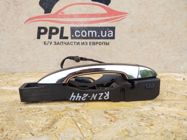 806068026R RENAULT Держатель наружной ручки двери правых дверей купить в Киев