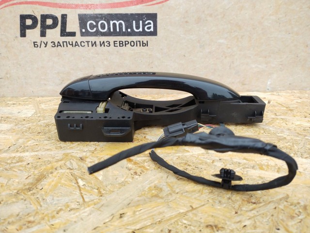 806068026R RENAULT Держатель наружной ручки двери правых дверей купить в Винница