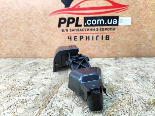 RENAULT 806075481R Держатель наружной ручки двери передней левой в наличии Ровно