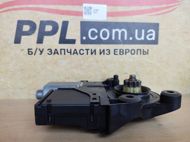 RENAULT 807300004R Мотор стеклоподъемника двери передней правой в наличии Львов
