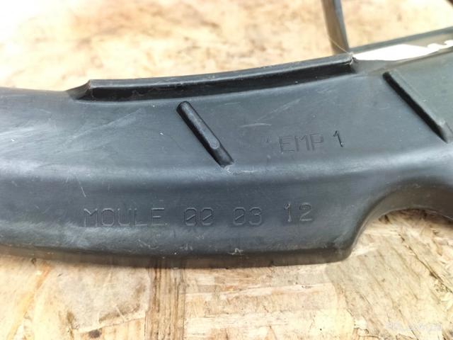 Кронштейн бампера переднего, правый 8200183758 RENAULT