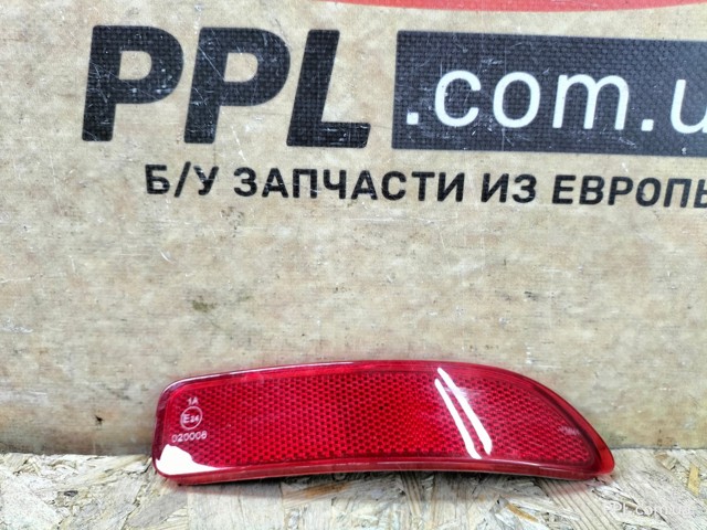 Правый катафот бампера 8200751778 RENAULT