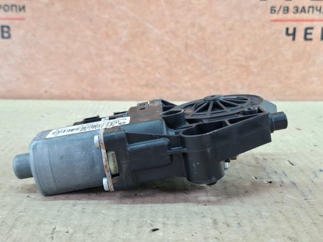 Моторчик стеклоподъемника двери задней, правой 827303178R RENAULT