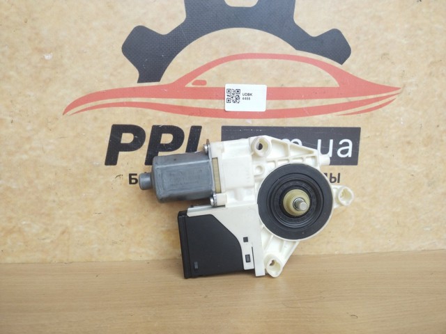 827310002R RENAULT Мотор стеклоподъемника двери задней левой купить в Винница
