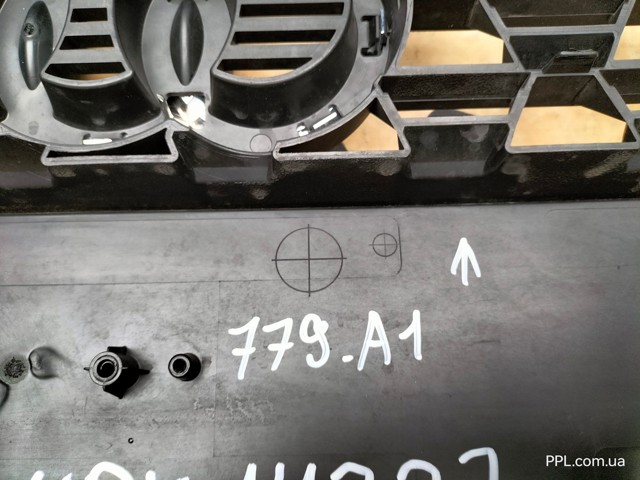VAG 82A853653 Решетка радиатора в наличии Запорожье
