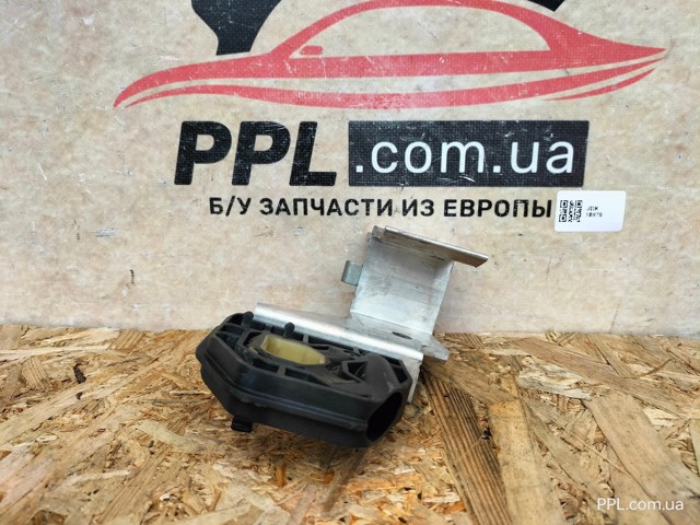 8620732 BMW Кронштейн радиатора нижний купить в Черкассы