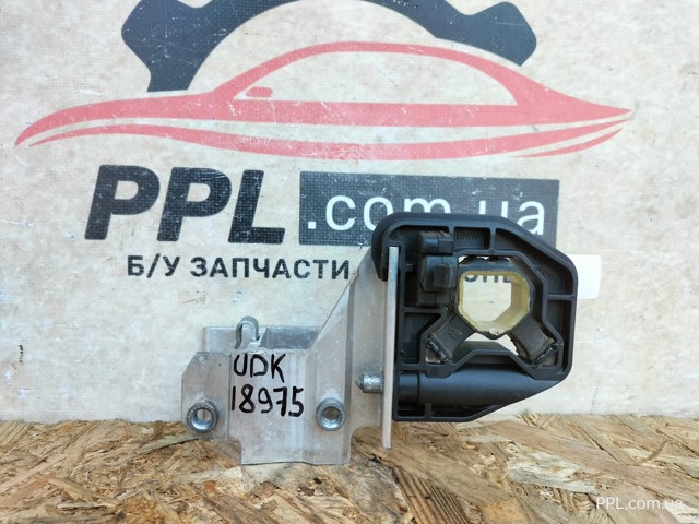 Кронштейн радиатора нижний 8620732 BMW