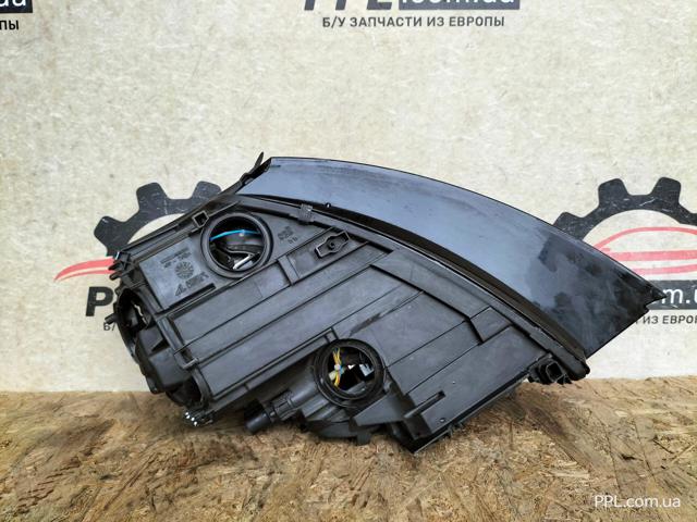 VAG 8J0941004M Правая фара в наличии Черкассы