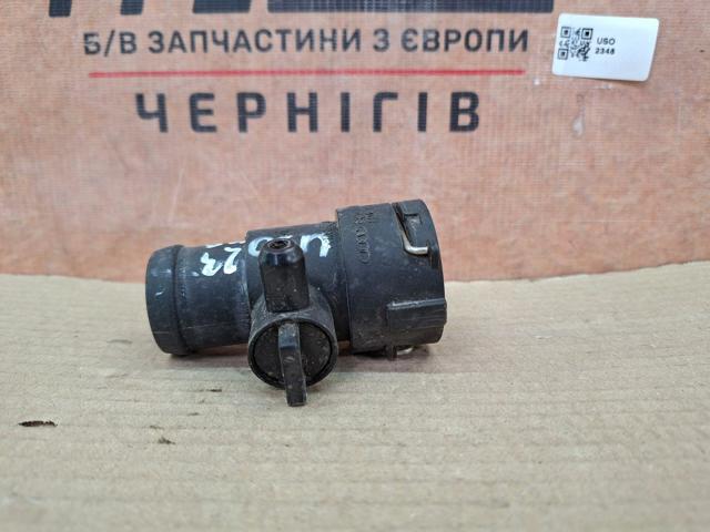 8K0122293F Фланец системы охлаждения купить Винница