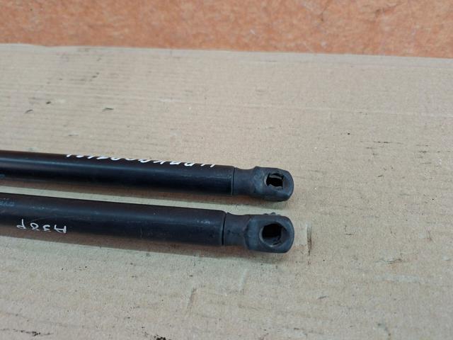8P4827552B Амортизатор багажника купить Сумы