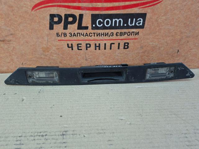 VAG 8P4827574 Накладка крышки багажника в наличии Чернигов