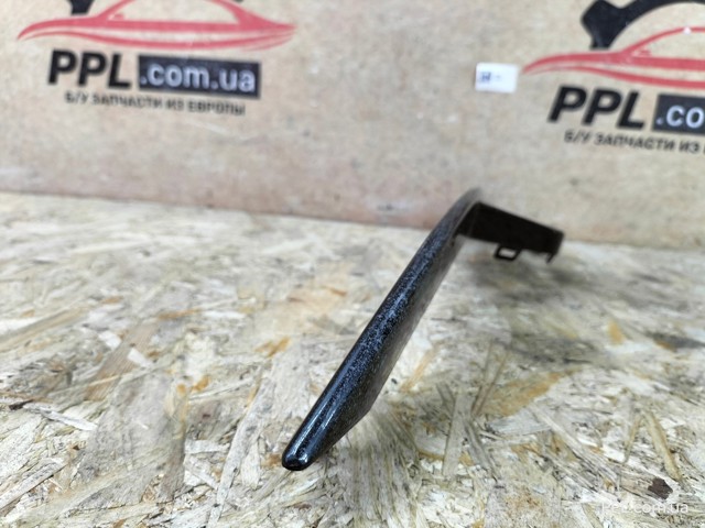 VAG 8T0807682P в наличии Черкассы