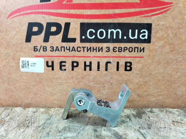 VAG 8V0831402 Петля двери передней правой в наличии Львов