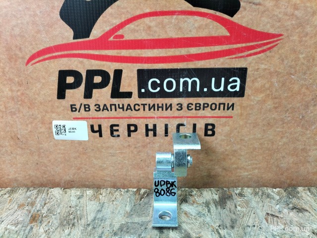 Дверной шарнир правый передний 8V0831402 VAG