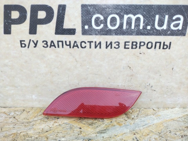 Левый катафот заднего бампера 8X0945105 VAG