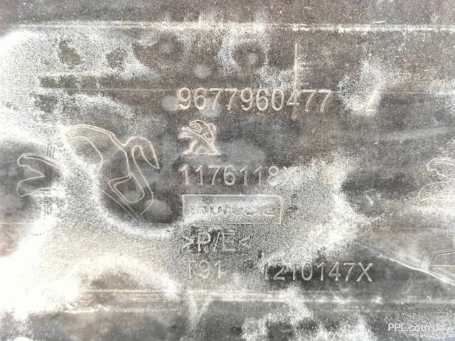 Задний бампер 9677960477 PEUGEOT