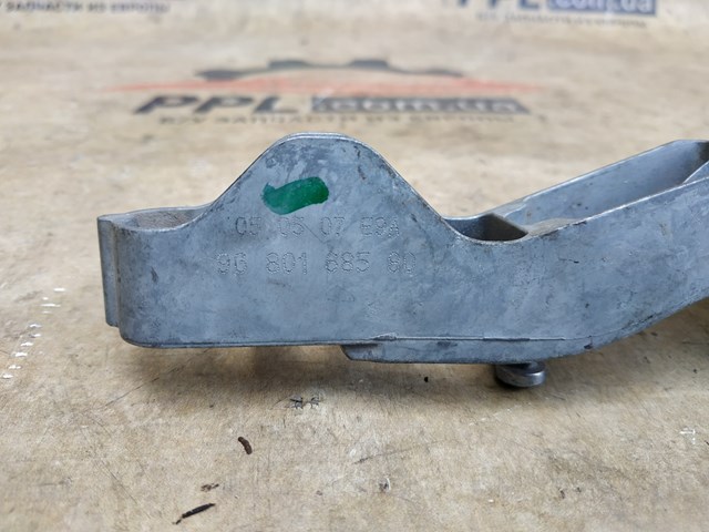 Держатель наружной ручки двери, передней правой 9680168580 PEUGEOT