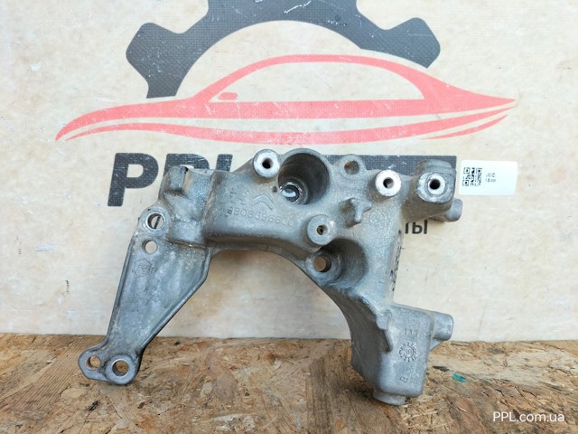 Кронштейн крепления генератора 9808696680 PEUGEOT