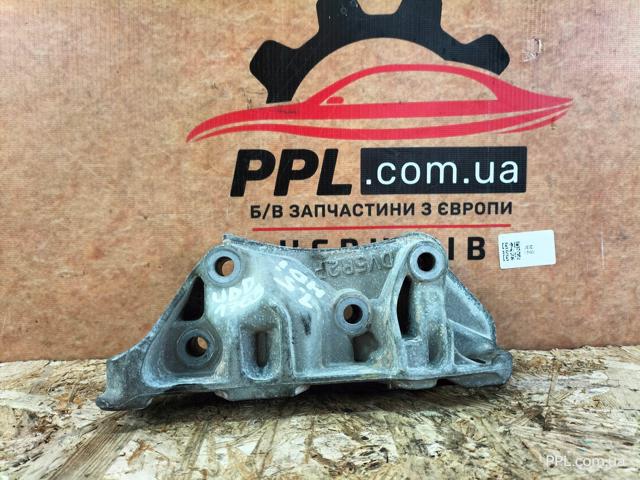 Кронштейн подушки (опоры) двигателя, правой 9810967480 PEUGEOT
