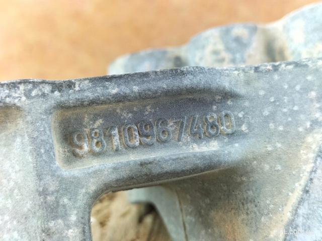 PEUGEOT 9810967480 Кронштейн подушки (опоры) двигателя правой в наличии Винница
