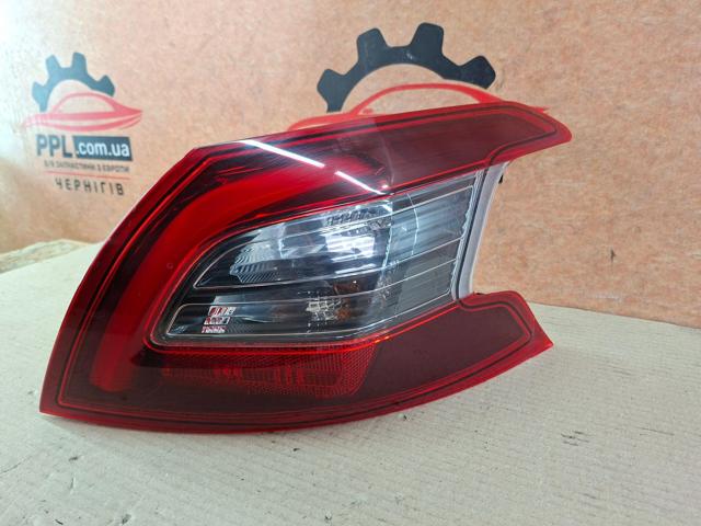 Фонарь задний правый, внешний 9823728580 PEUGEOT