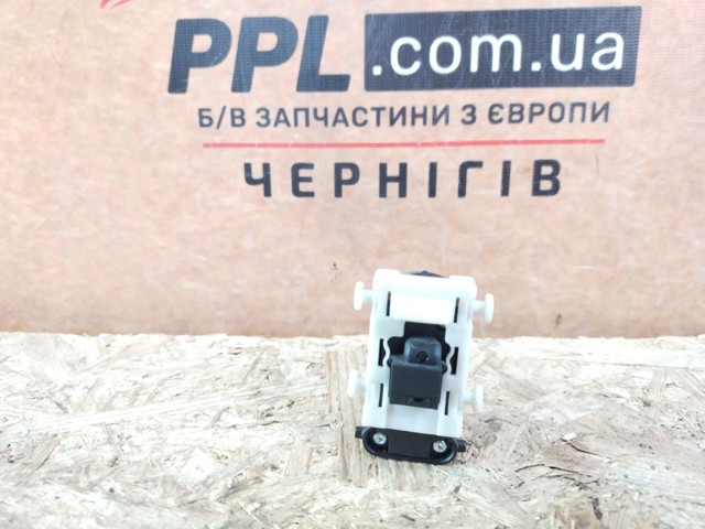 A2038200210 Кнопка включения мотора стеклоподъемника передняя правая купить Николаев