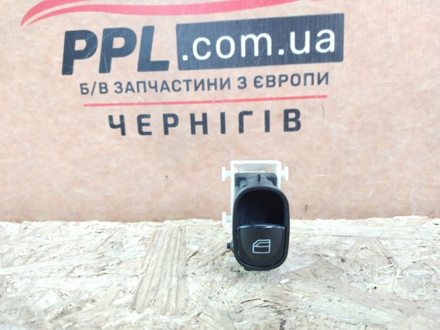 Кнопка стеклоподъемника передняя правая A2038200210 MERCEDES