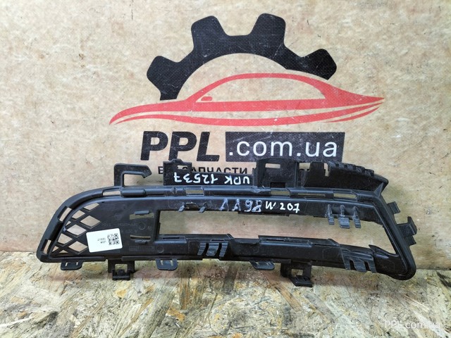 Решетка бампера переднего правая A2078800424 MERCEDES
