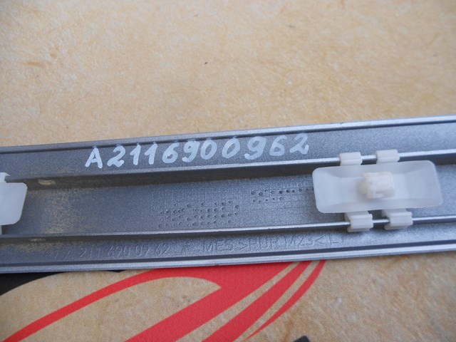 A2116900962 Молдинг двери передней левой купить Полтава