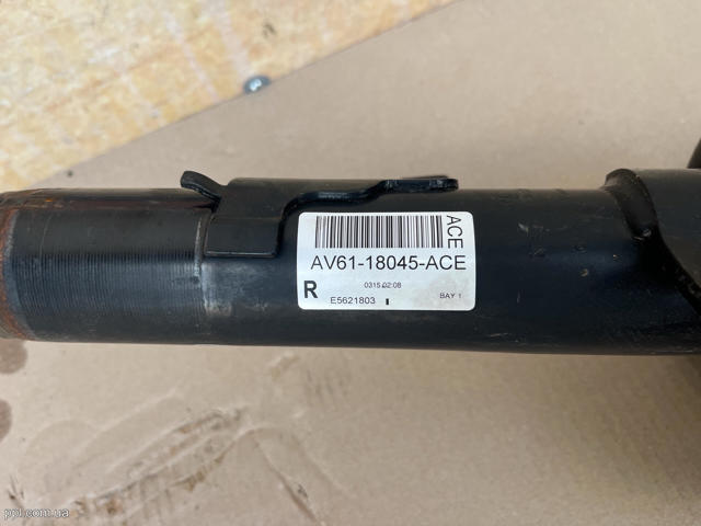 Амортизаторная стойка передняя правая AV6118045ACE FORD