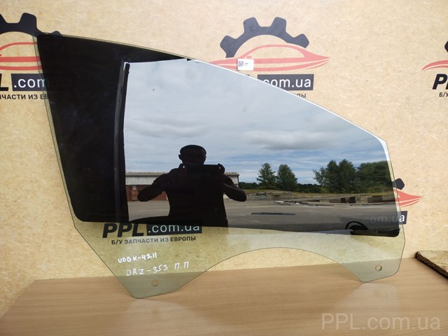 DS7Z5421410A Стекло двери передней правой купить Кривой Рог