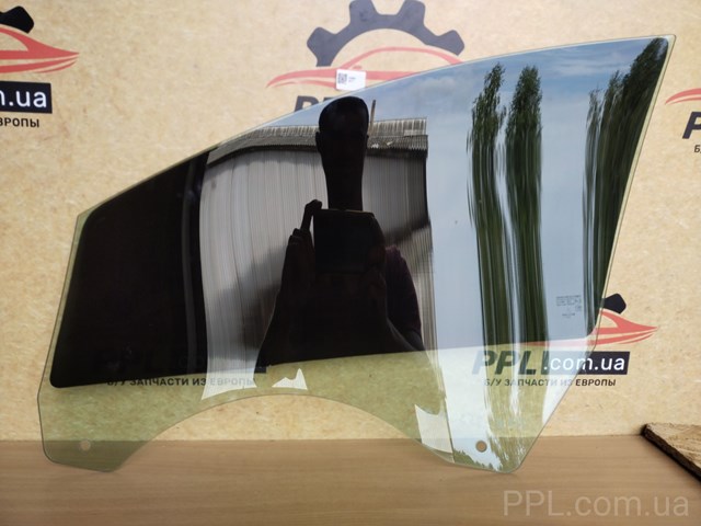 DS7Z5421410A Стекло двери передней правой купить Черкассы
