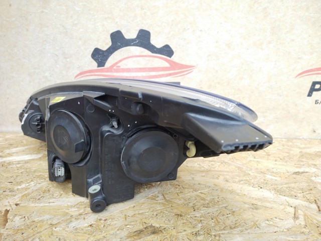 Правая блок фара H1BB13W029AE FORD