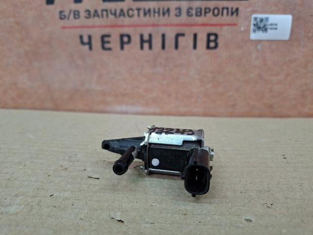 Клапан вентиляции газов топливного бака K5T48279 MAZDA