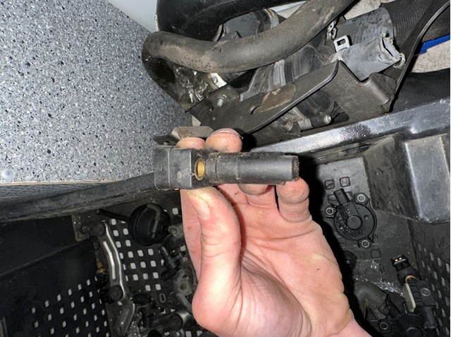 MERCEDES 0041538728 Датчик коленвала в наличии Полтава