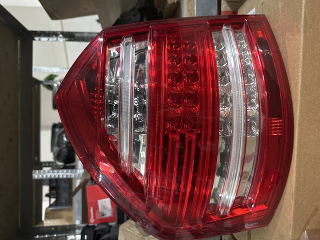 Фонарь задний левый 1648203364 MERCEDES