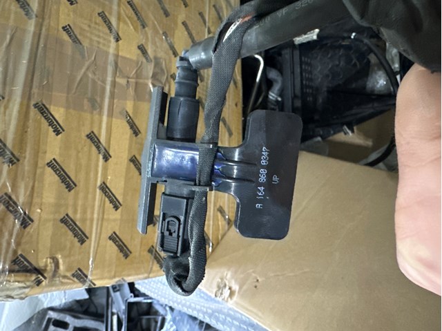 Форсунки стеклоомывателя 1648600347 MERCEDES