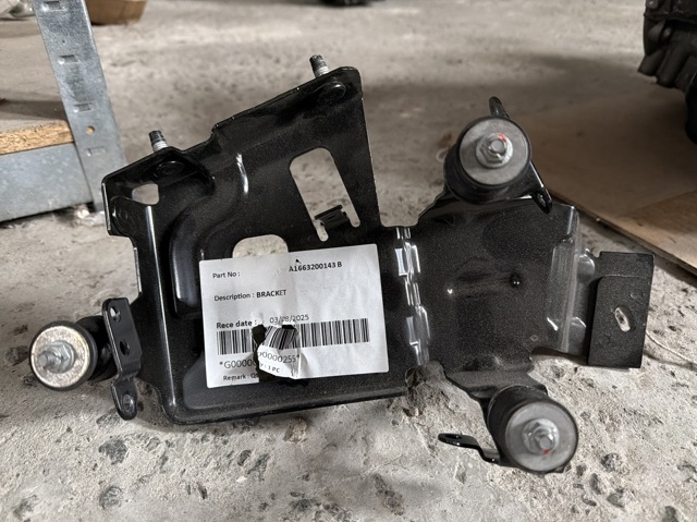 MERCEDES 1663200143 Кронштейн компрессора кондиционера в наличии Сумы