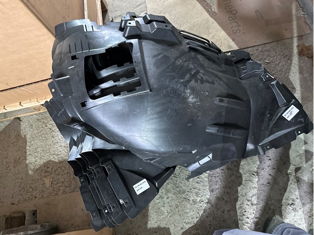 A1668802705 MERCEDES Подкрылок крыла переднего правый передний купить в Ровно