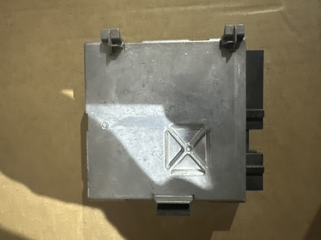 2218706185 MERCEDES купить в Кривой Рог