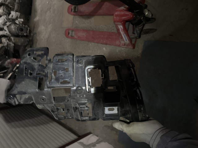 Кронштейн бампера заднего, правый 2978807602 MERCEDES