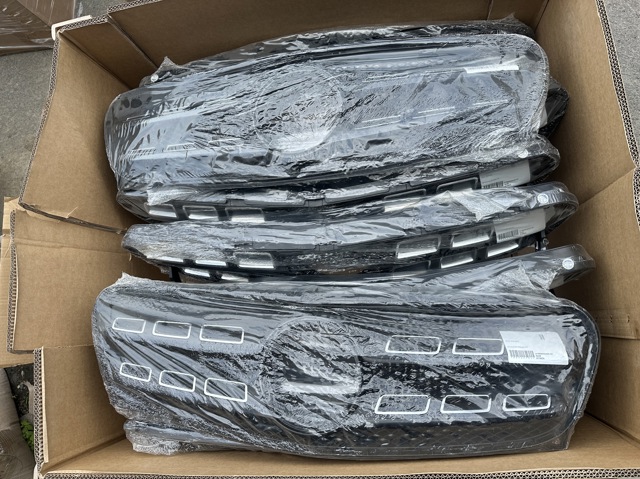 Облицовка радиатора A1568806400 MERCEDES