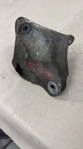 Кронштейн опоры двигателя 113320021R RENAULT