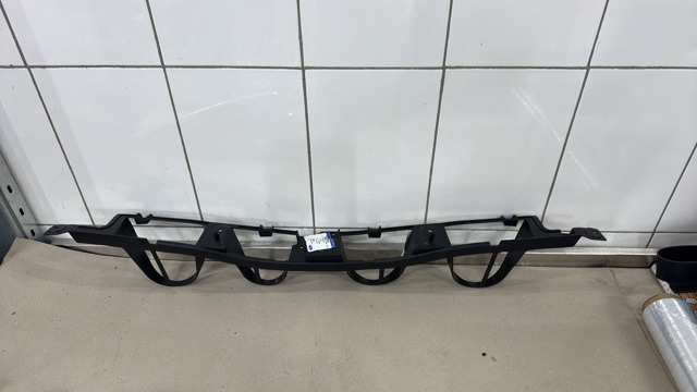 Кронштейн бампера заднего, центральный 1698029 FORD