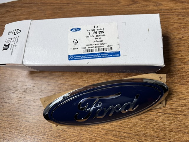 Эмблема решетки радиатора 2069895 FORD