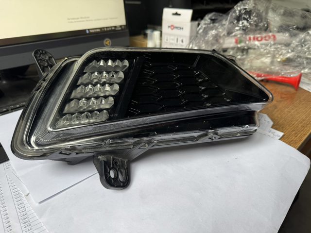 Правая противотуманная фара 2G0941662B VAG