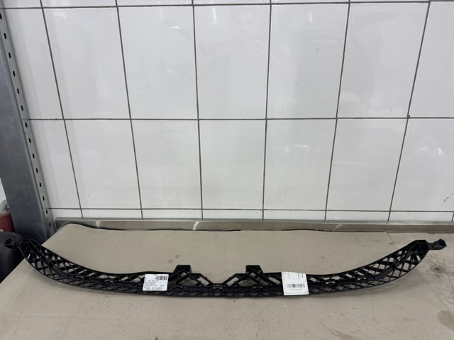 Кронштейн бампера переднего, центральный 3G0807889 VAG