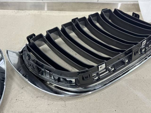 51117338571 BMW Решетка радиатора левая купить в Кривой Рог
