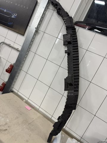 Энергопоглотитель переднего бампера 51118098671 BMW